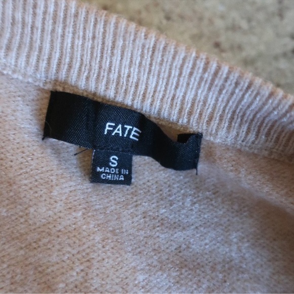 NWOT Beige Small Fate Twisted Front V-Neck Cropped Long Sleeved Soft Sweater - Picture 2 of 7